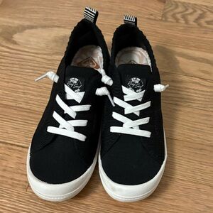Roxy knit Bayshore slip on sneakers size 8